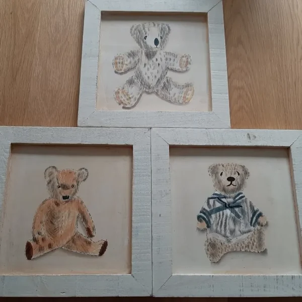 3 houten schilderijtjes beren