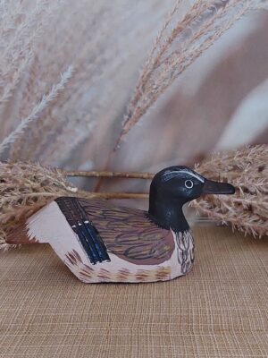 Klein houten lokeendje