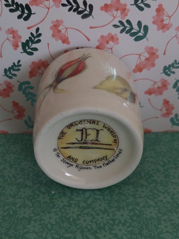 Eierdopje a rose is a rose