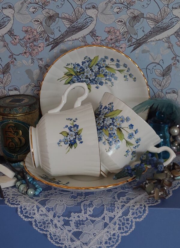 Kop en schotel Vergeet-mij-nietjes