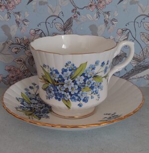 Kop en schotel Vergeet-mij-nietjes