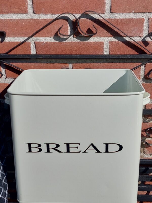 Grote emaille broodkist