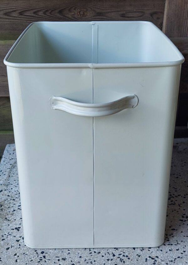 Grote emaille broodkist