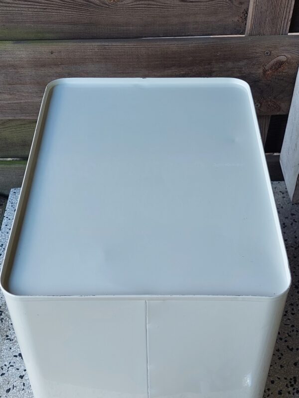 Grote emaille broodkist