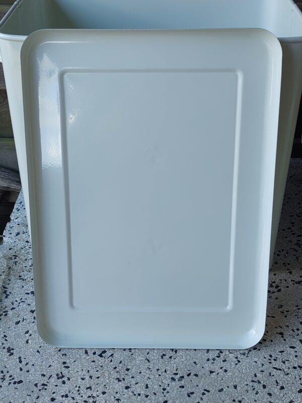 Grote emaille broodkist