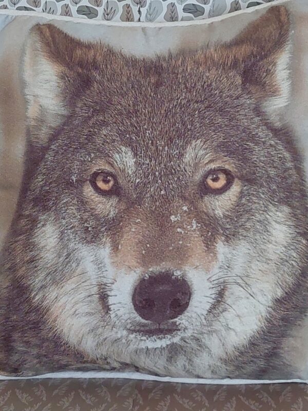 Klein sierkussen wolfdecoratie