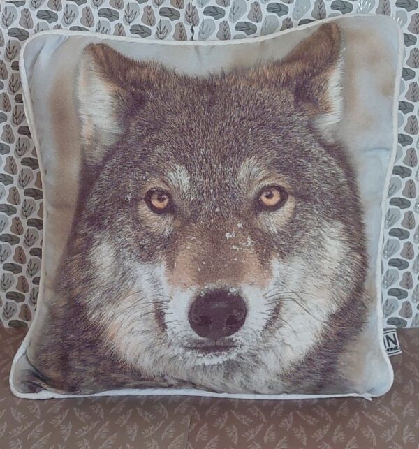 Klein sierkussen wolfdecoratie