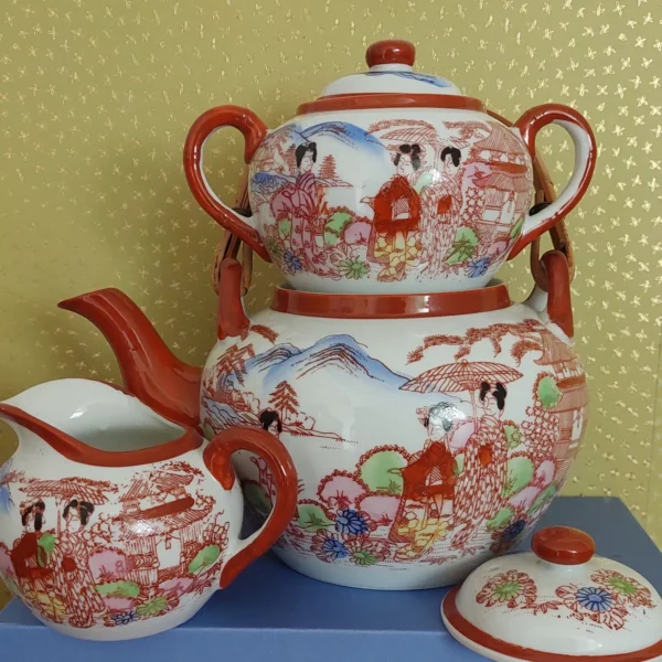 Japans theeservies Kutani