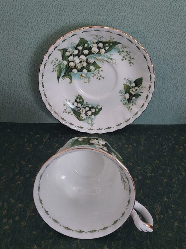 Royal Albert ontbijtset Flower of the month May