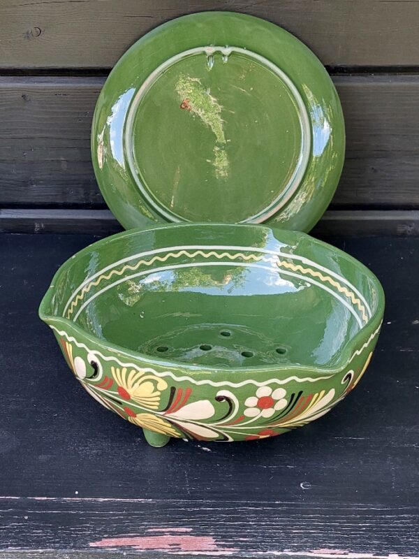 Hongaarse fruittest aardewerk