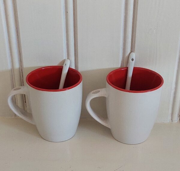 2 Bekers rode sneeuwvlokjes