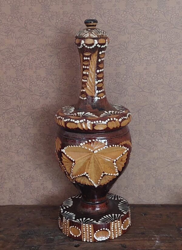 1 likeurset Roemeens houtsnijwerk Folklore