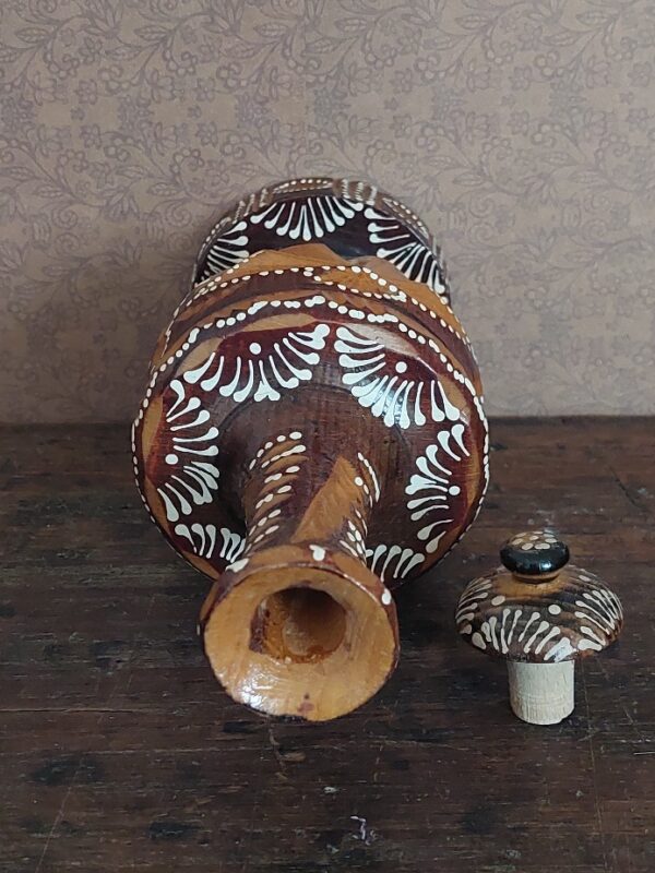 1 likeurset Roemeens houtsnijwerk Folklore