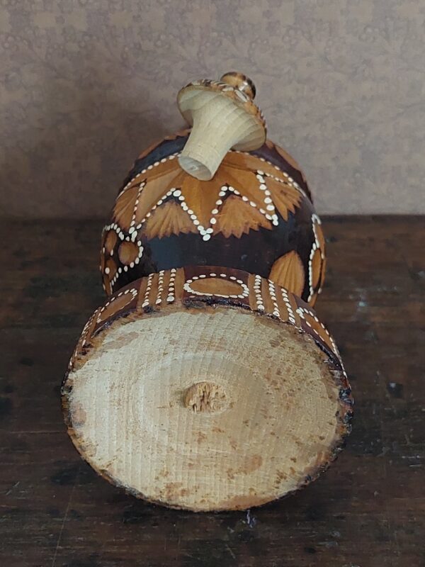 1 likeurset Roemeens houtsnijwerk Folklore