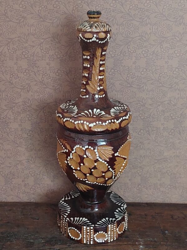 1 likeurset Roemeens houtsnijwerk Folklore