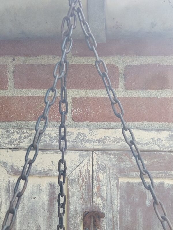 20240913_153429 Metalen kroonluchter middeleeuwse stijl