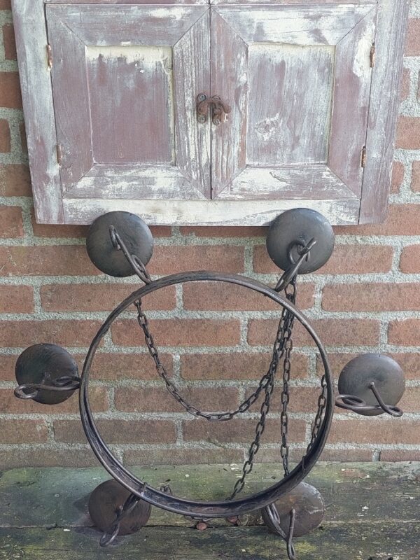20240913_153746 Metalen kroonluchter middeleeuwse stijl