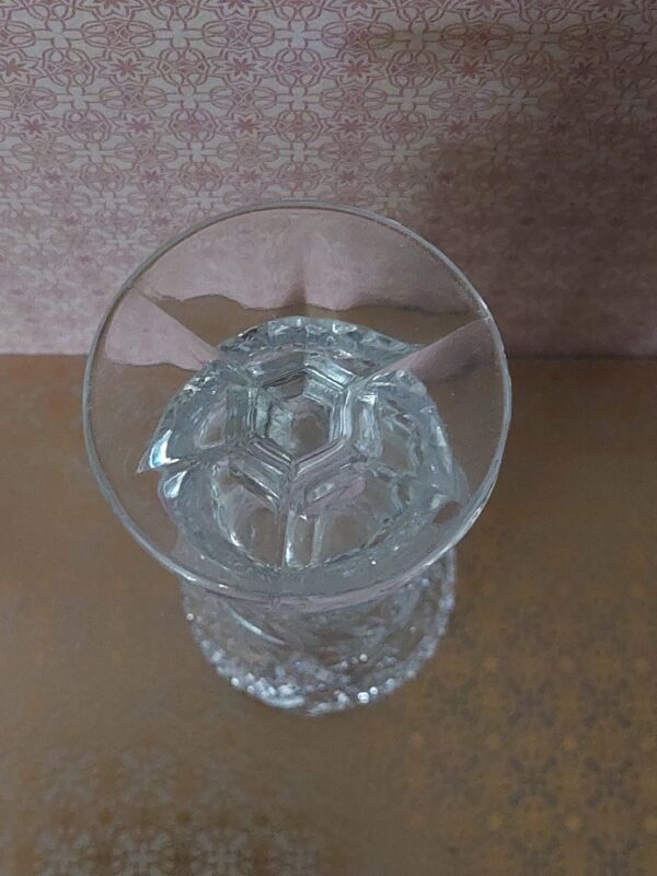 Vintage vaasje, geslepen glas