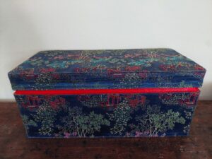 1 Chinese Stoffen Dekseldoos