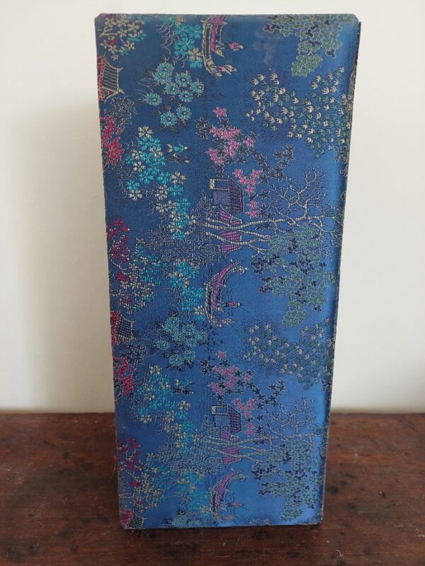 1 Chinese Stoffen Dekseldoos