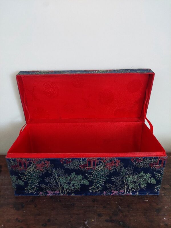 1 Chinese Stoffen Dekseldoos