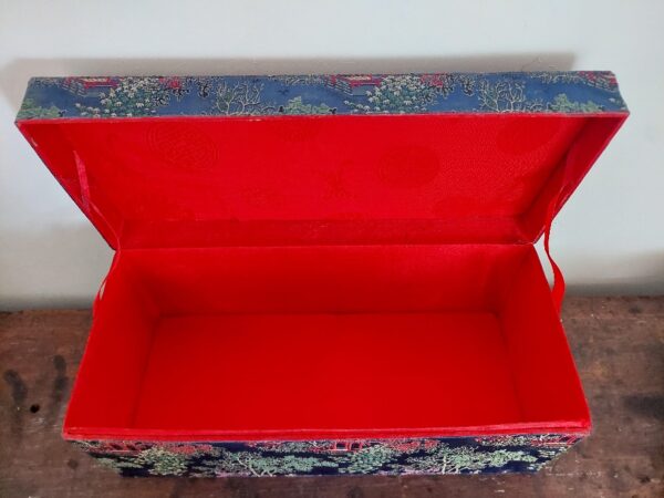 1 Chinese Stoffen Dekseldoos