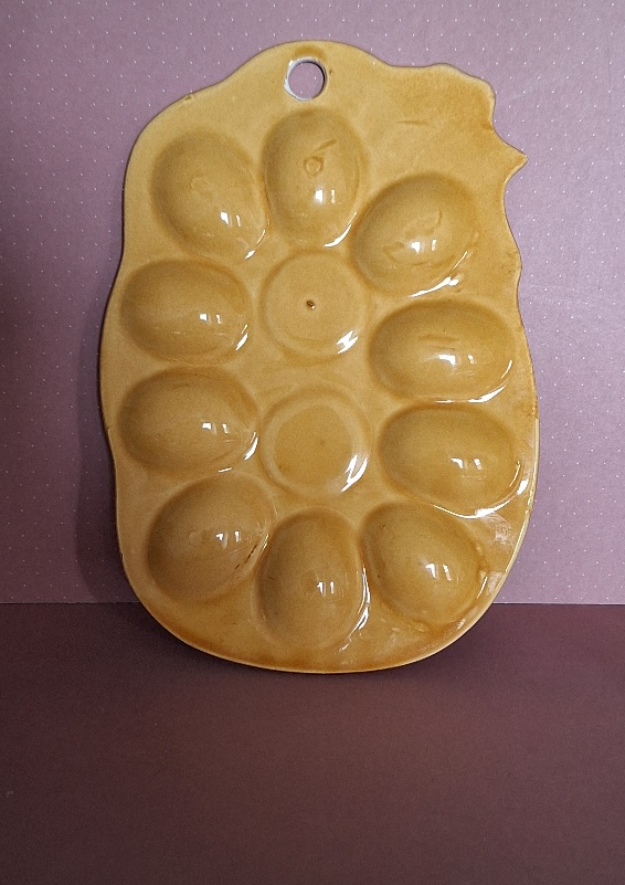 Retro Eierschaal Met Peper En Zoutstel