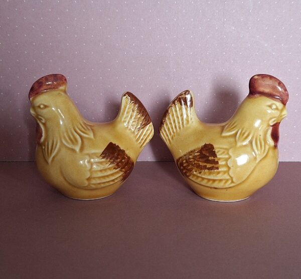 Retro Eierschaal Met Peper En Zoutstel