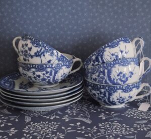 20260210_144154 5 Theekopjes Met Schotels Prunus Blossem