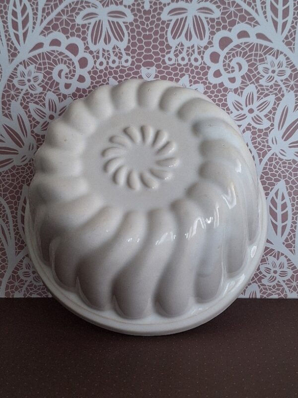 Oude Ronde Puddingvorm Roomwit