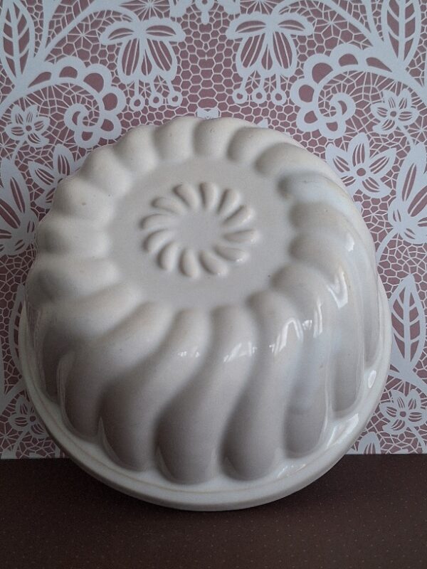 Oude Ronde Puddingvorm Roomwit