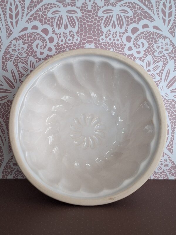 Oude Ronde Puddingvorm Roomwit