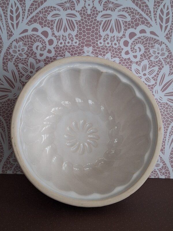 Oude Ronde Puddingvorm Roomwit