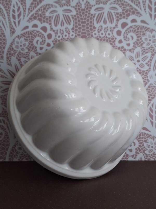 Oude Ronde Puddingvorm Roomwit