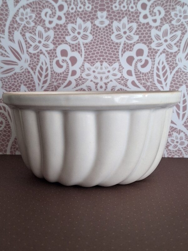 Oude Ronde Puddingvorm Roomwit
