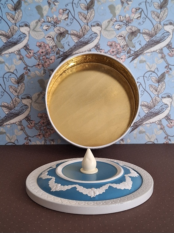 20260325_154445 Vintage Engels Snoepblikje Wedgewood Design