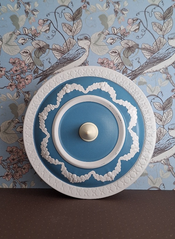 20260325_154758 Vintage Engels Snoepblikje Wedgewood Design