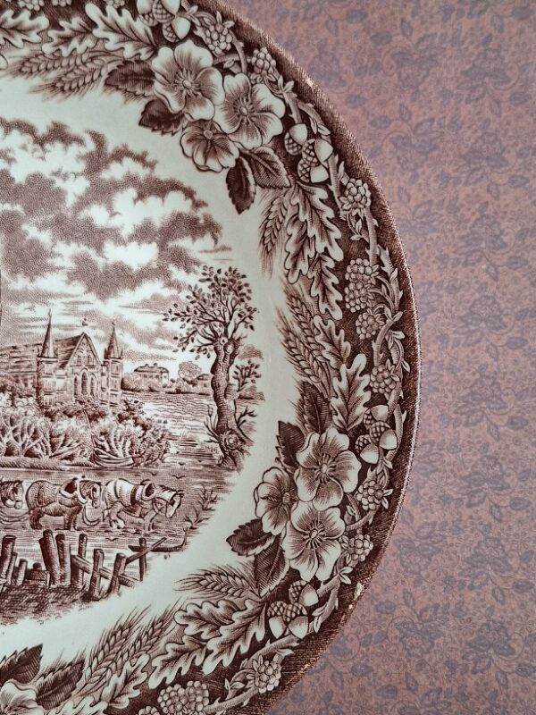 Saladebord Transferware Churchill England Bruin