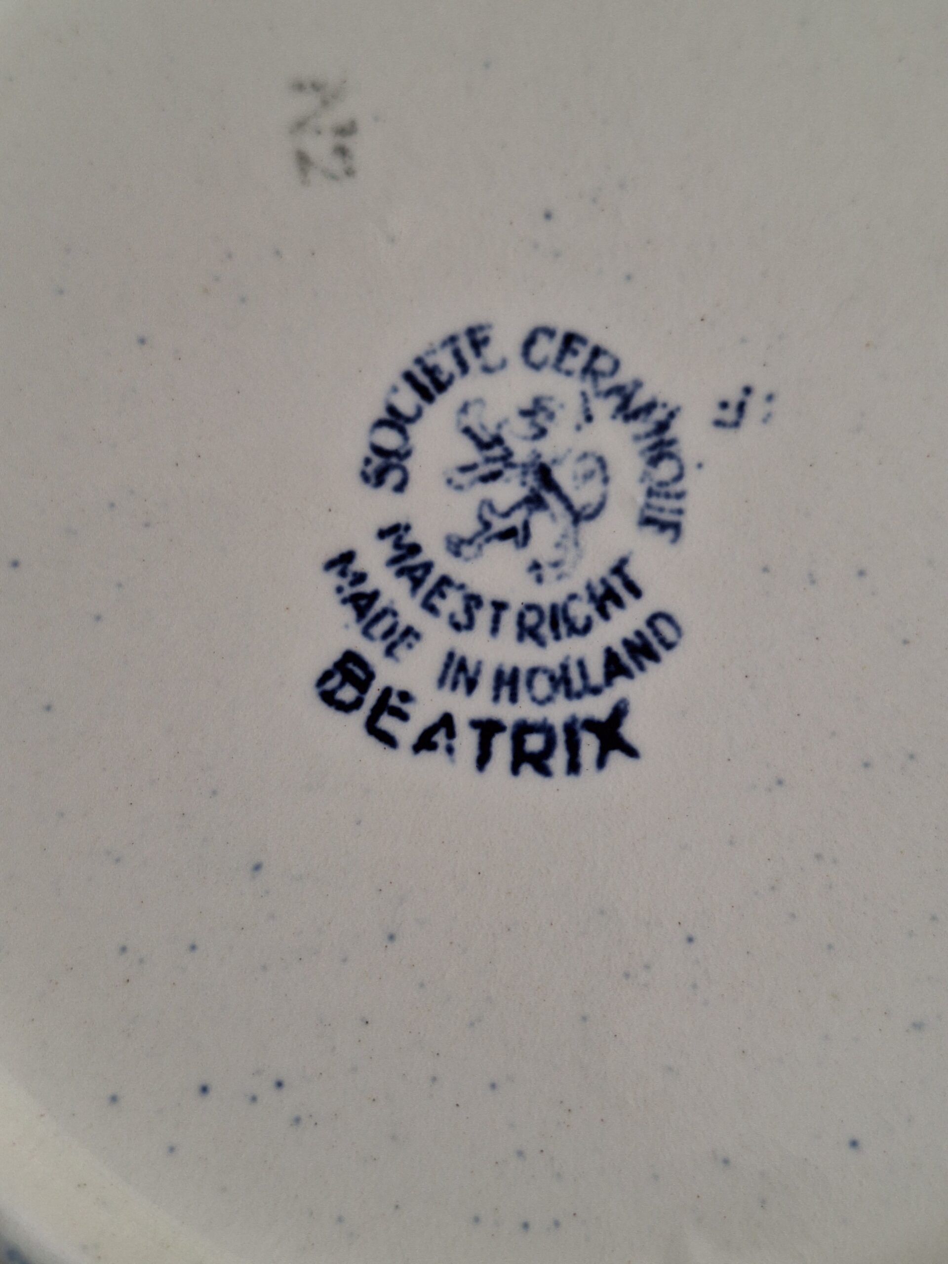 20260705_113631 Serveerschaal Beatrix Société Ceramique Maestricht