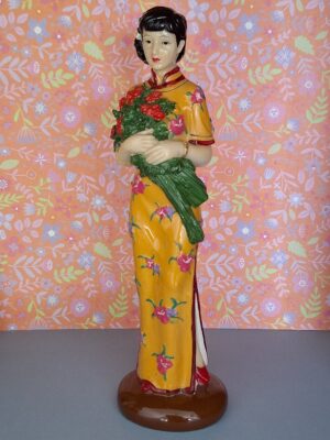 Beeldje Chinese Vrouw In Kledingstijl