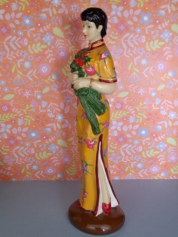 Beeldje Chinese Vrouw In Kledingstijl