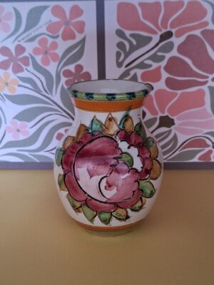 Een Klein Vaasje Majolica Italy